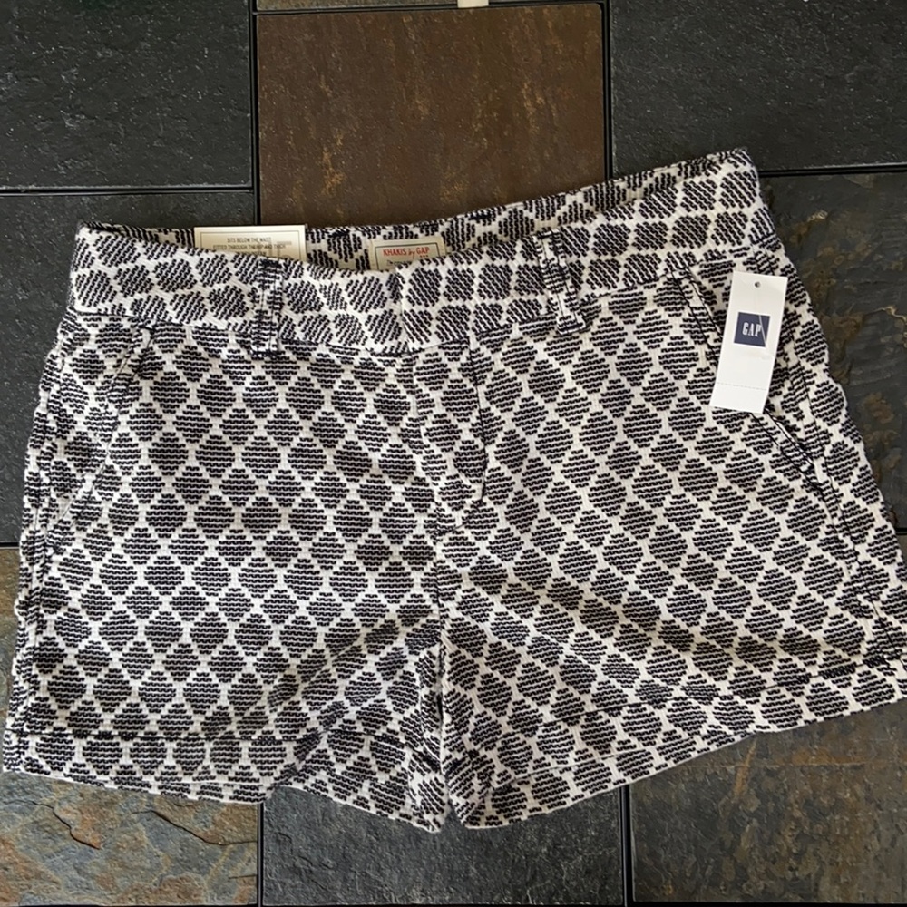Khakis by GAP Textured Shorts (NWT) - Picture 9 of 9